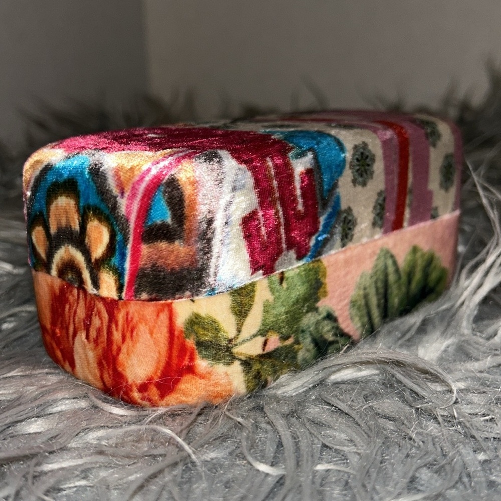 JOHNNY WAS Boho Floral Soft Velvet Sunglasses Case Whimsical AvantGarde HTF Rare - Picture 13 of 15